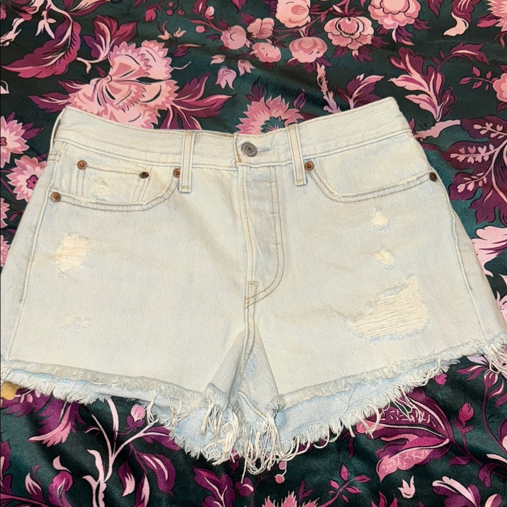 Levi’s High Rise Button Fly Jean Shorts W27